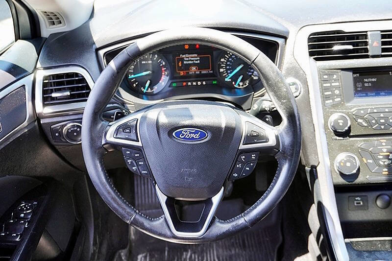 Used 2017 Ford Fusion SE w/ Equipment Group 201A AWD/4WD image 17