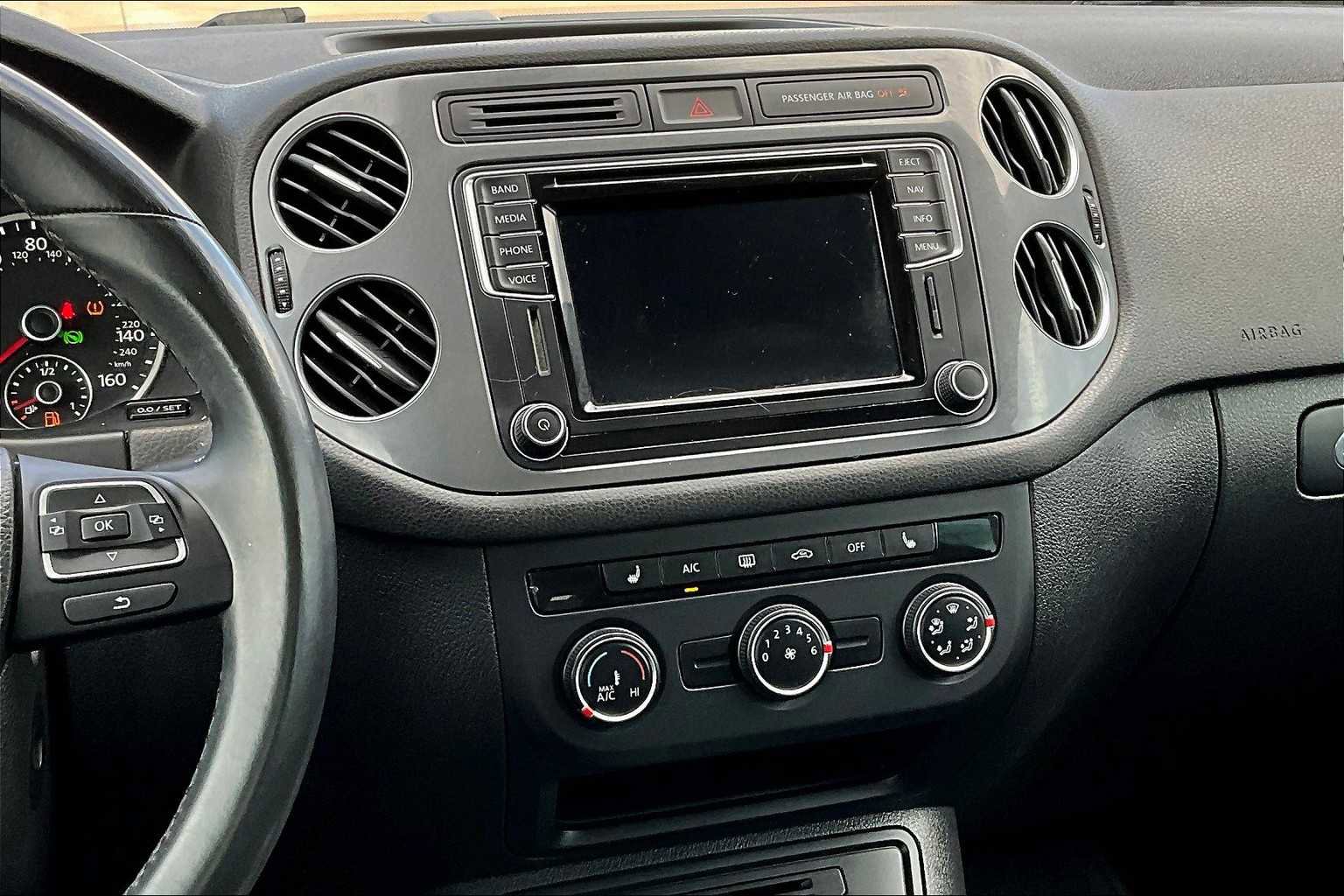 Used 2016 Volkswagen Tiguan SE image 7