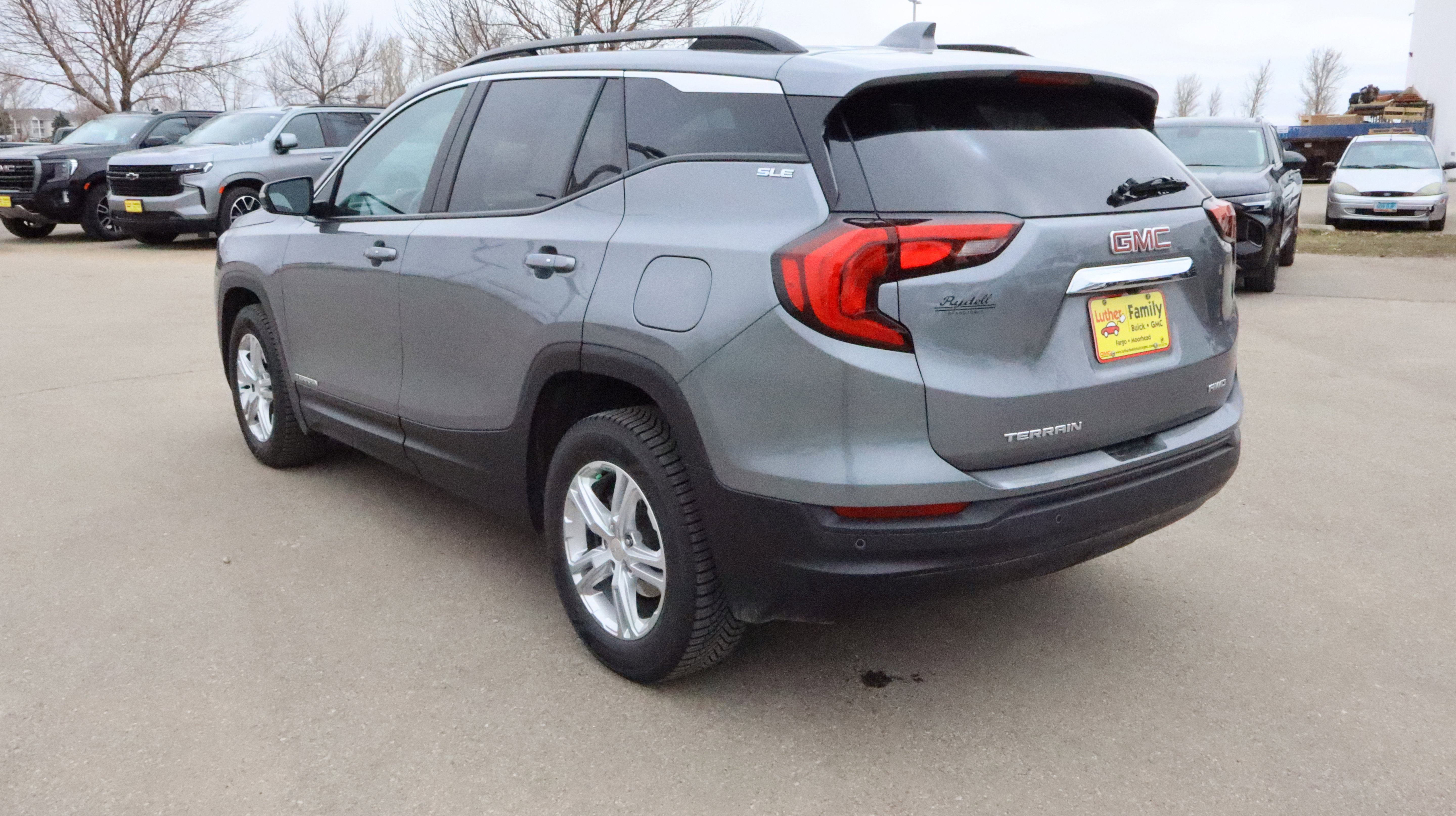 Used 2021 GMC Terrain SLE w/ Driver Convenience Package AWD/4WD image 3