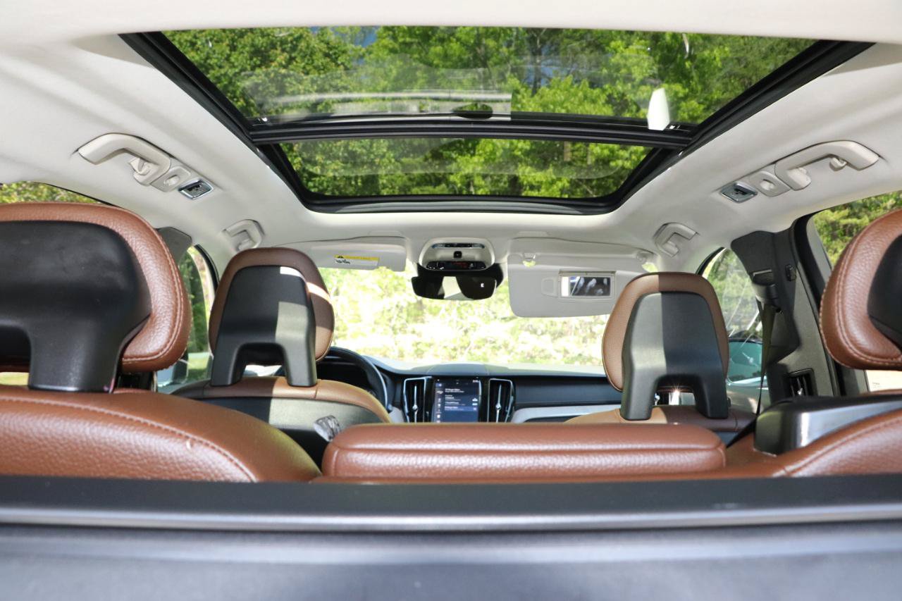 Used 2018 Volvo XC60 T5 Inscription w/ Convenience Package AWD/4WD image 9