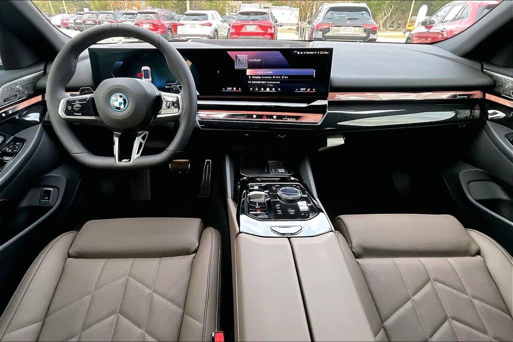 New 2026 BMW 550e xDrive image 4