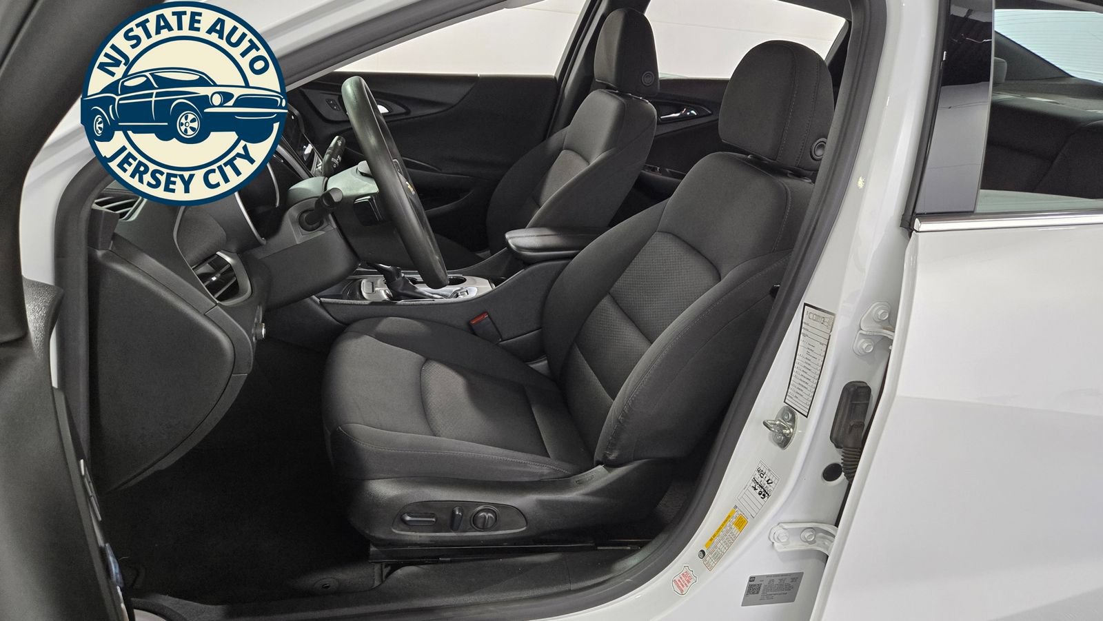 Used 2023 Chevrolet Malibu LT FWD image 24
