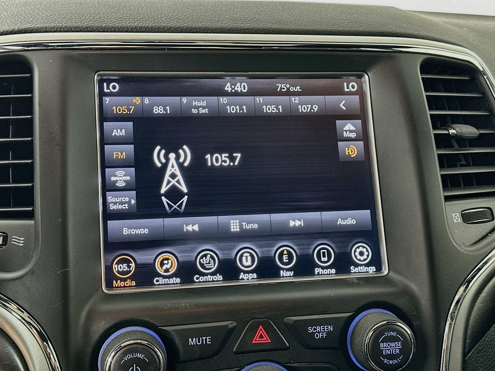Used 2018 Jeep Grand Cherokee Altitude AWD/4WD image 19