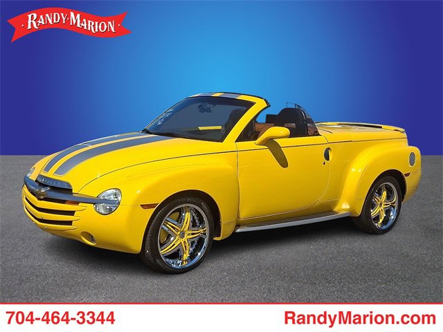 Used 2004 Chevrolet SSR w/ Preferred Equipment Group