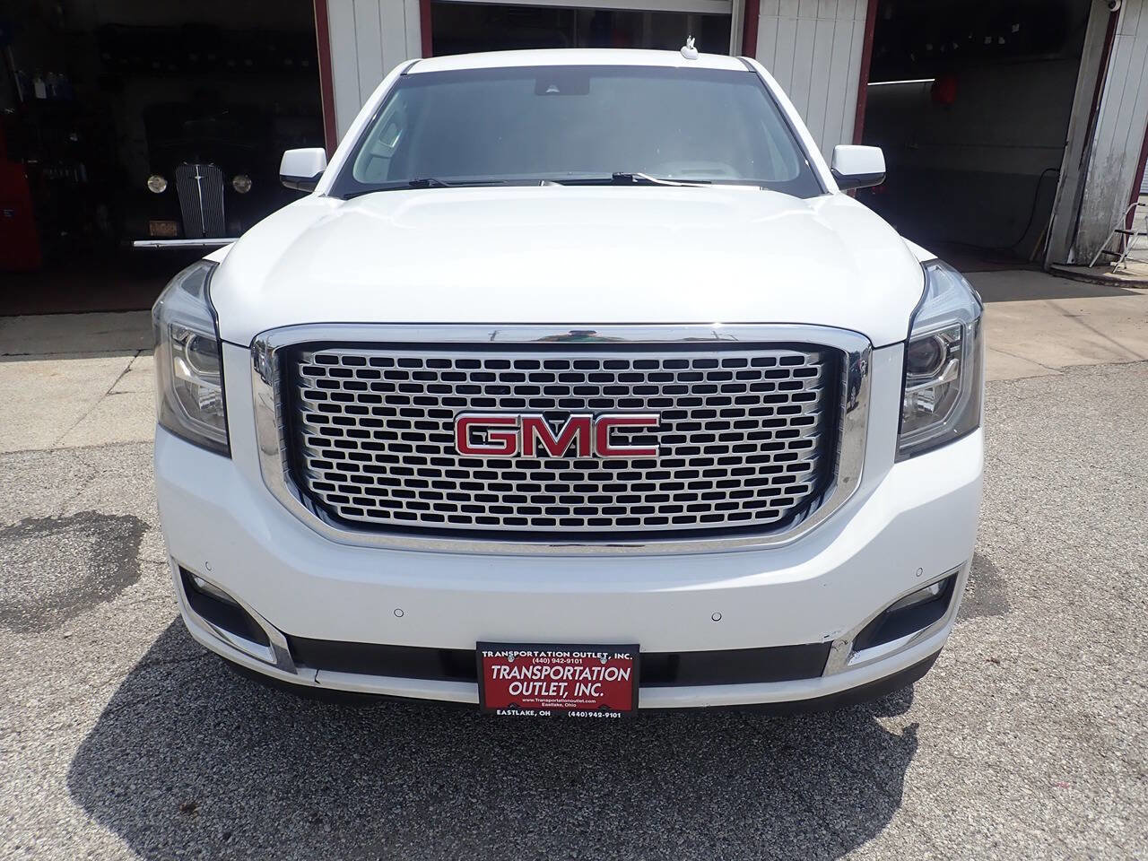 Used 2017 GMC Yukon XL Denali w/ Open Road Package image 3