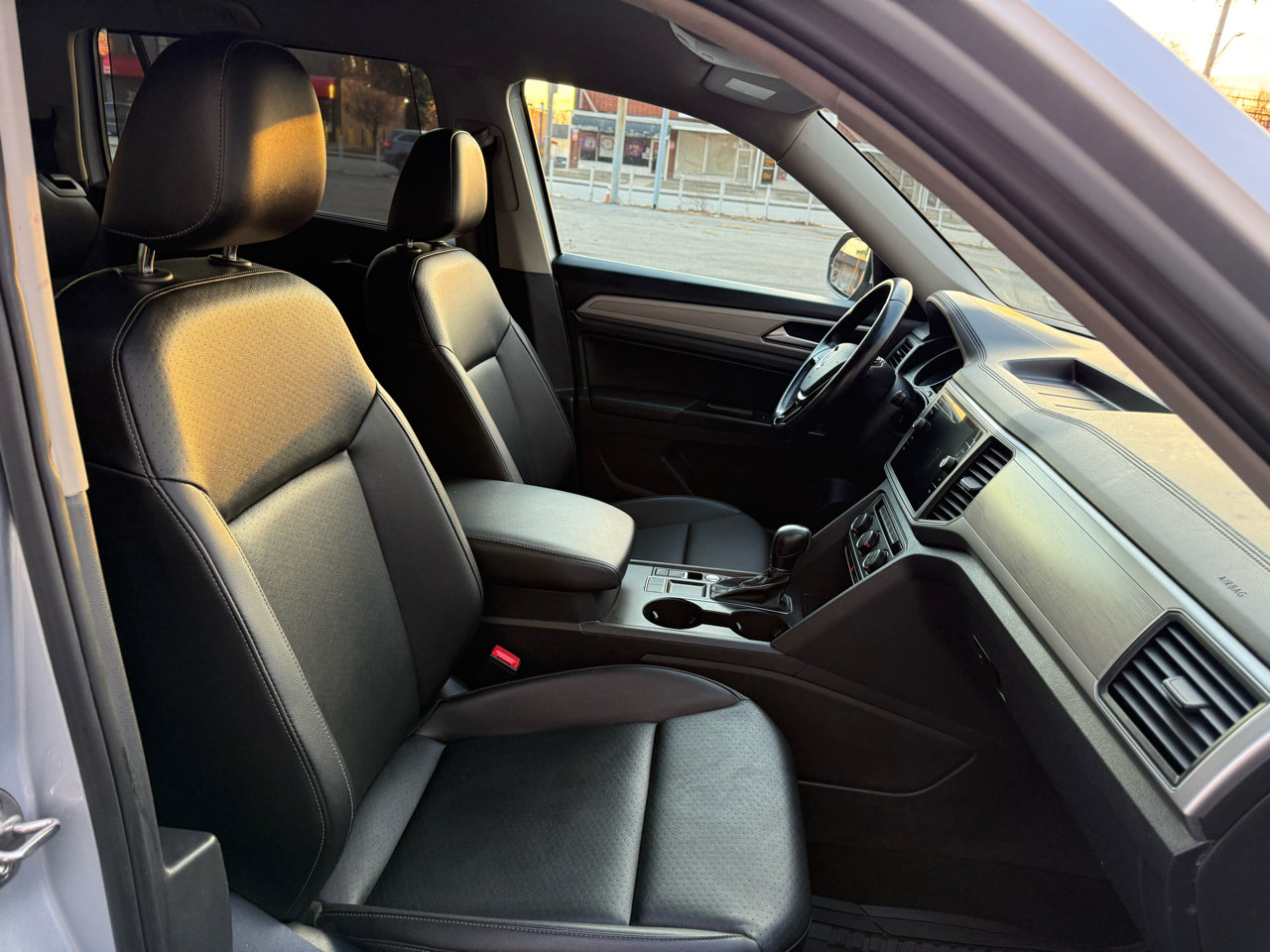 Used 2018 Volkswagen Atlas SE image 2