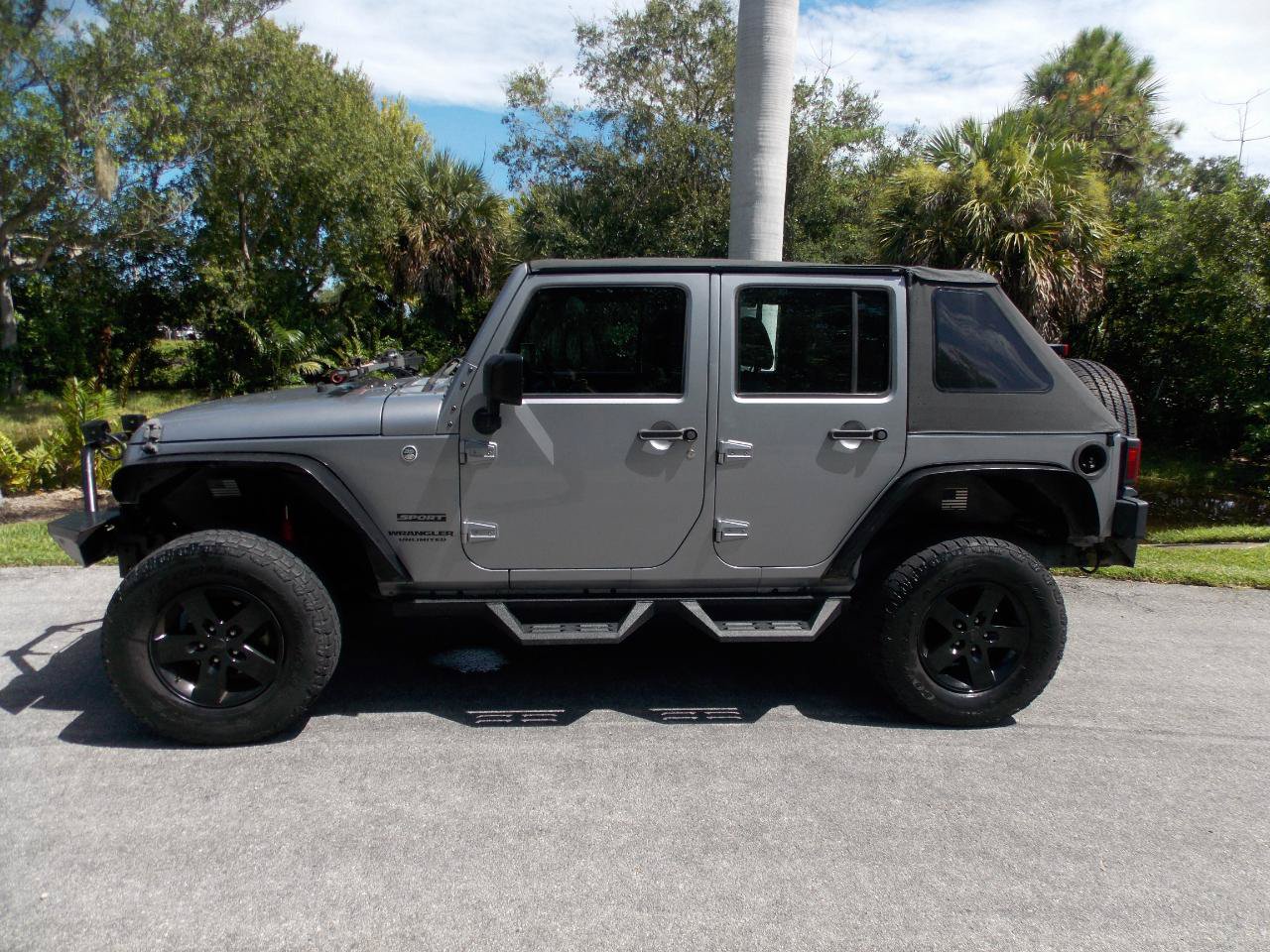 Used 2016 Jeep Wrangler Unlimited Sport w/ Connectivity Group AWD/4WD image 8