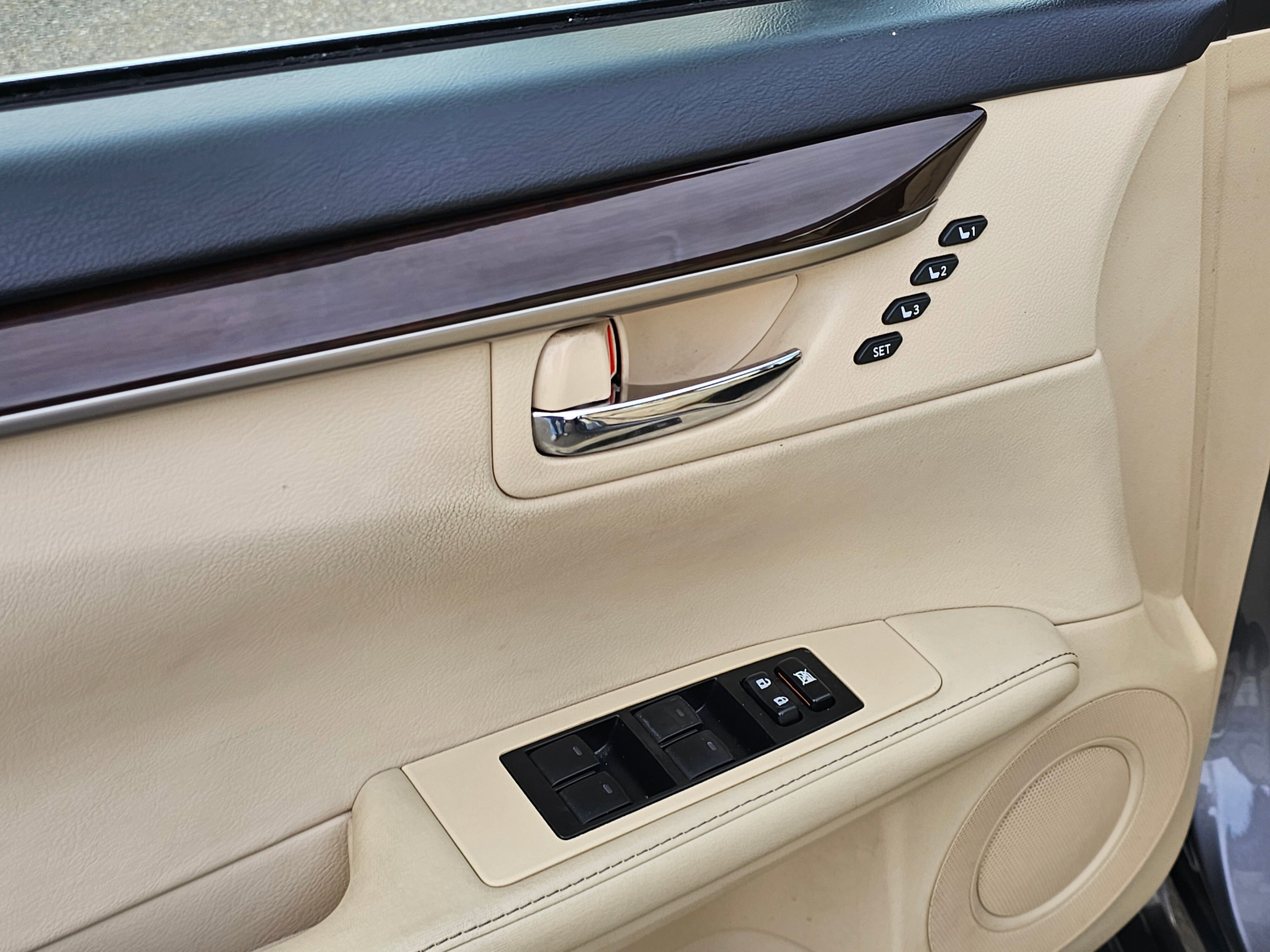 Used 2013 Lexus ES 350 4dr Sdn image 24