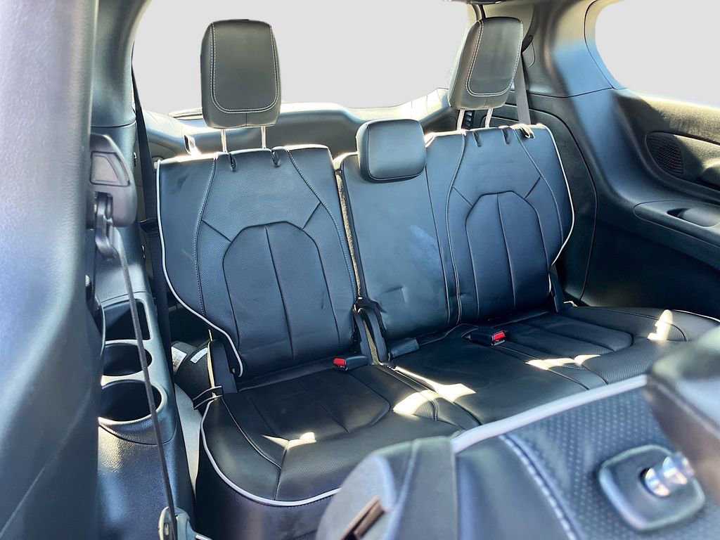 Used 2024 Chrysler Pacifica Premium FWD image 28