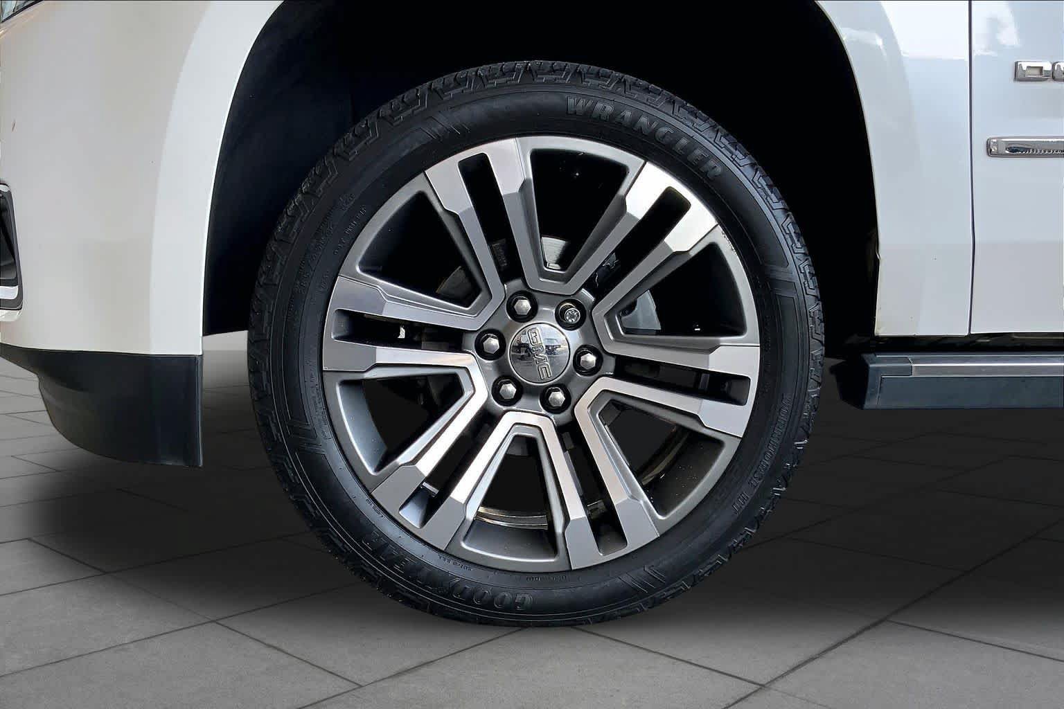 Used 2019 GMC Yukon XL Denali w/ Denali Ultimate Package RWD image 11