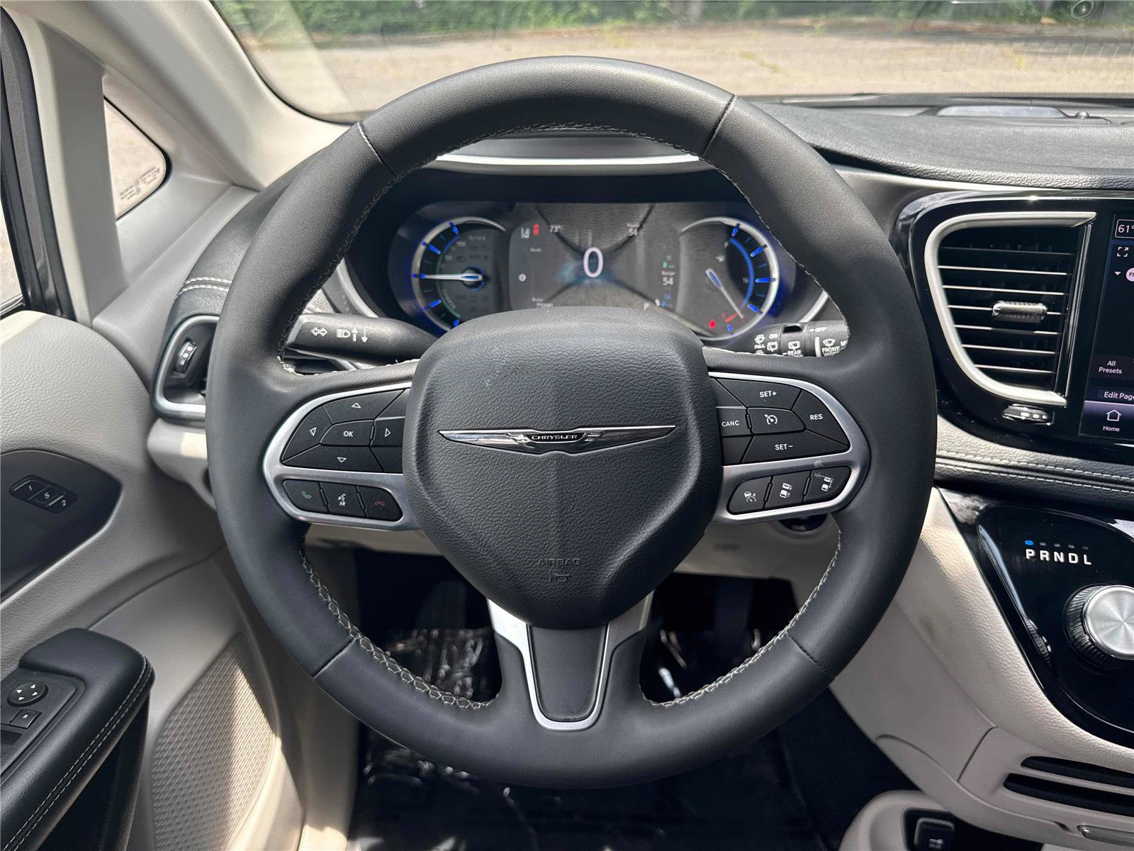 Used 2023 Chrysler Pacifica Touring-L FWD image 18