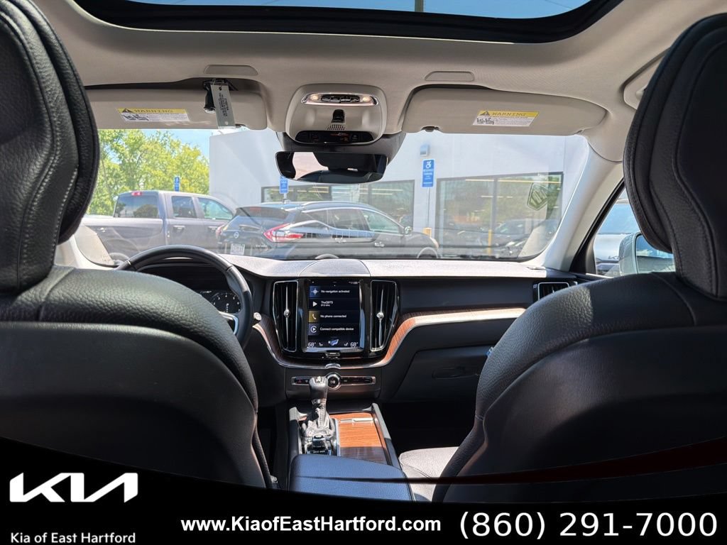 Used 2021 Volvo XC60 T5 Momentum AWD/4WD image 22