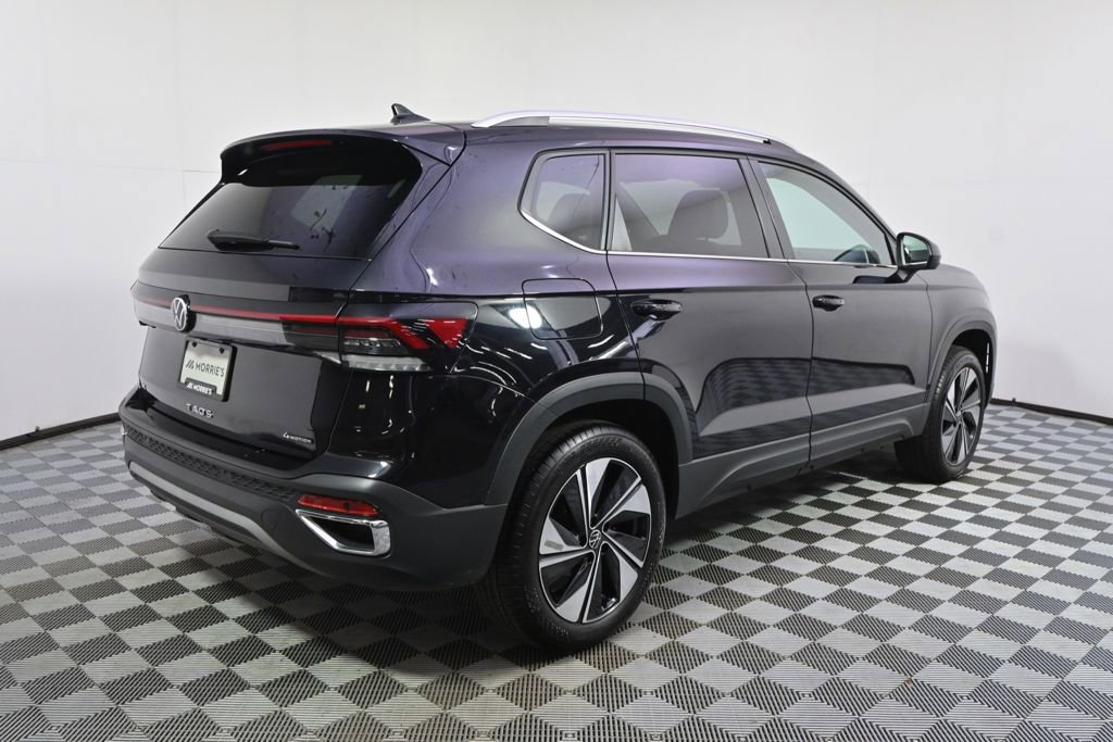 Used 2025 Volkswagen Taos SE AWD/4WD image 7