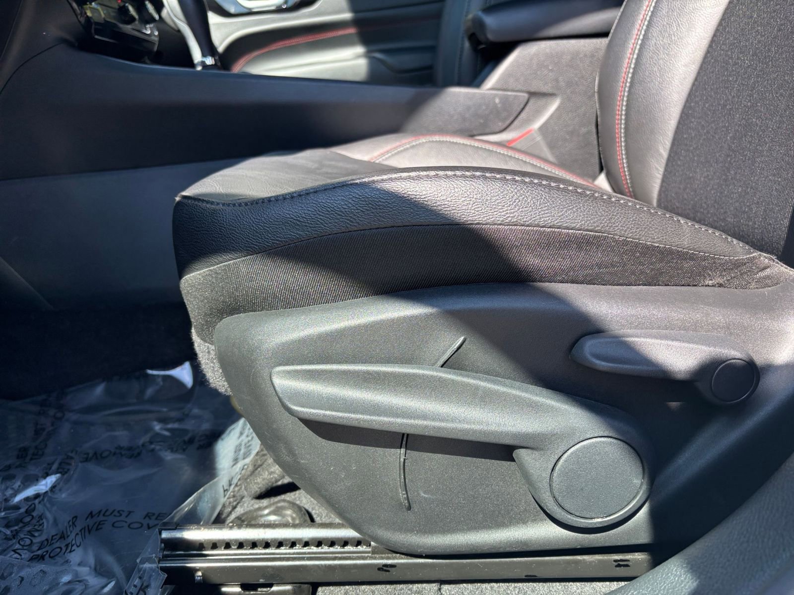 Used 2025 Jeep Compass Trailhawk image 27