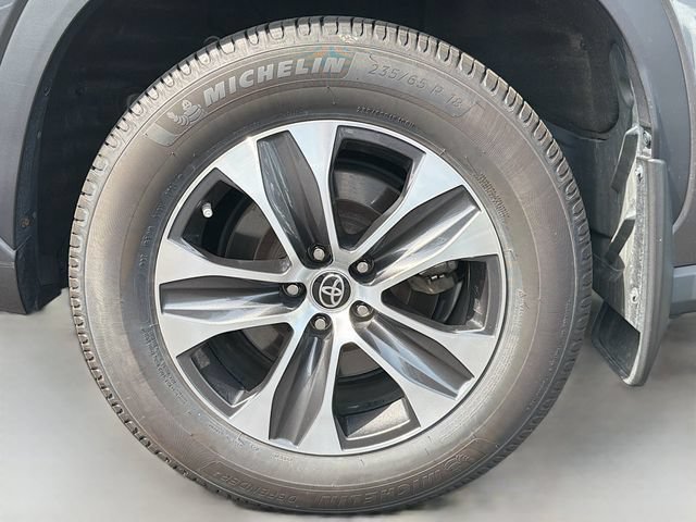 Used 2021 Toyota Highlander XLE AWD/4WD image 29