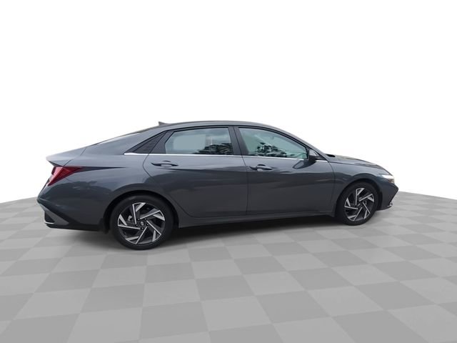 Used 2025 Hyundai Elantra SEL FWD image 9
