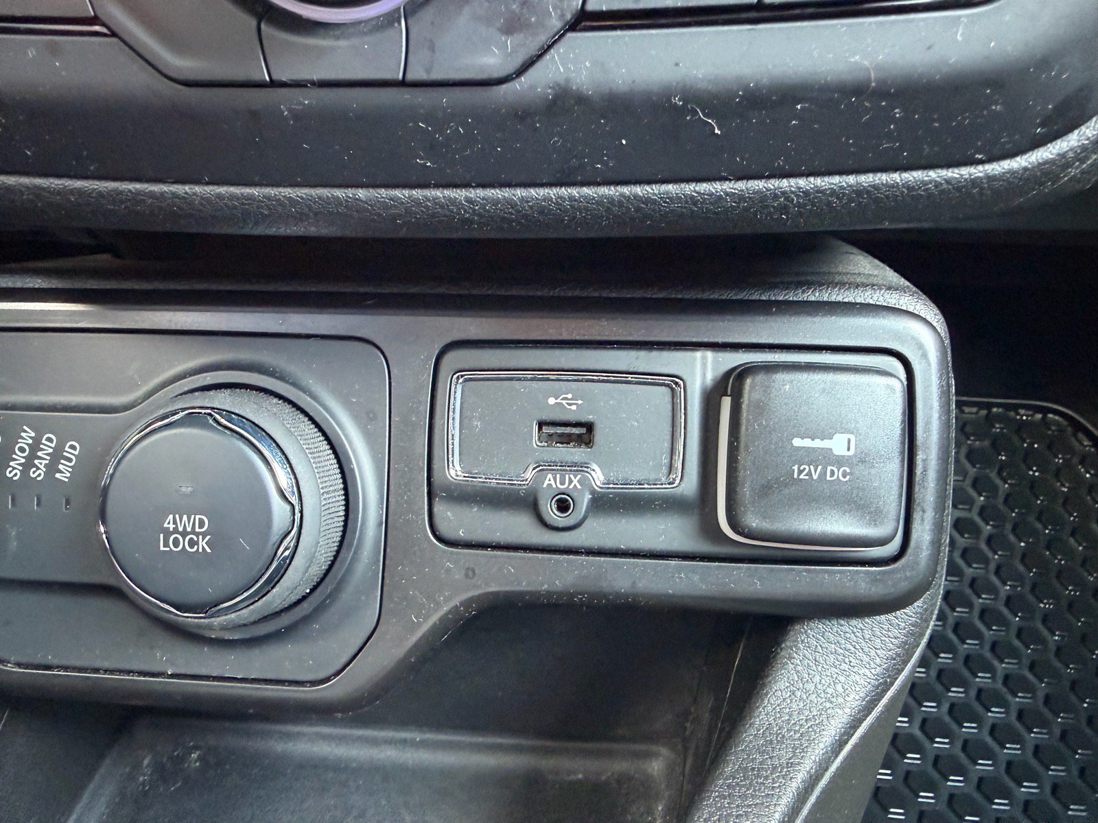 Used 2022 Jeep Renegade Latitude AWD/4WD image 40