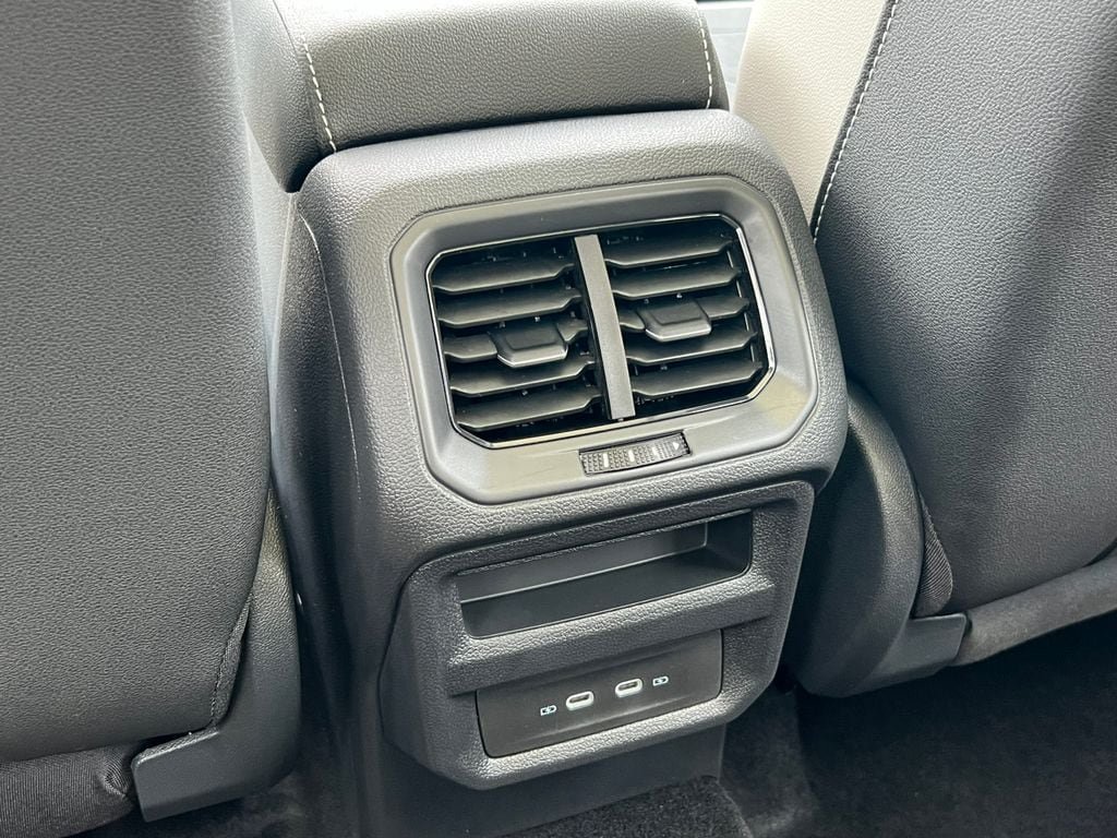 New 2026 Volkswagen Taos SE AWD/4WD image 30