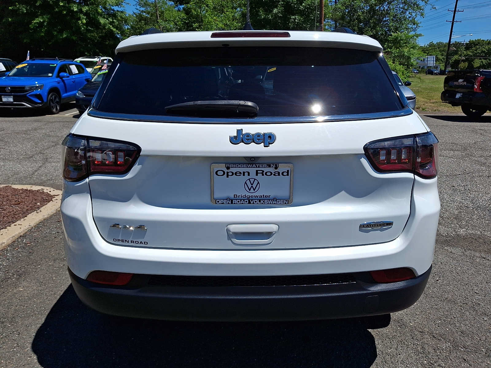 Used 2022 Jeep Compass Latitude w/ Sun and Sound Group AWD/4WD image 5