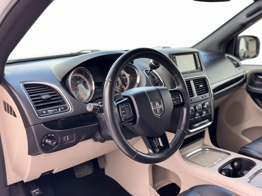 Used 2019 Dodge Grand Caravan SXT FWD image 4