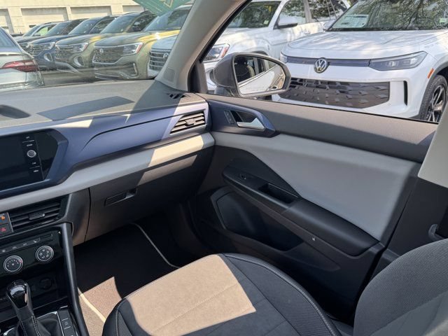 Used 2023 Volkswagen Taos SE w/ Panoramic Sunroof Package AWD/4WD image 16