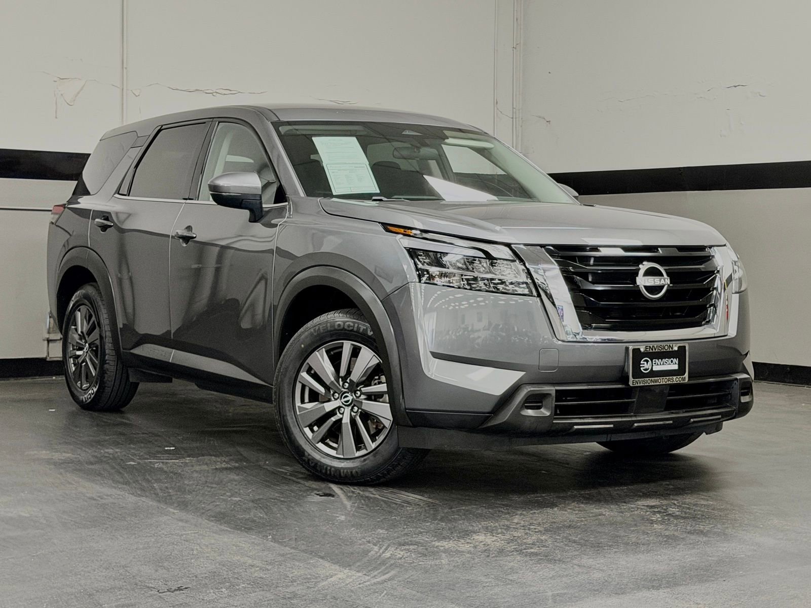 Used 2022 Nissan Pathfinder S FWD image 2