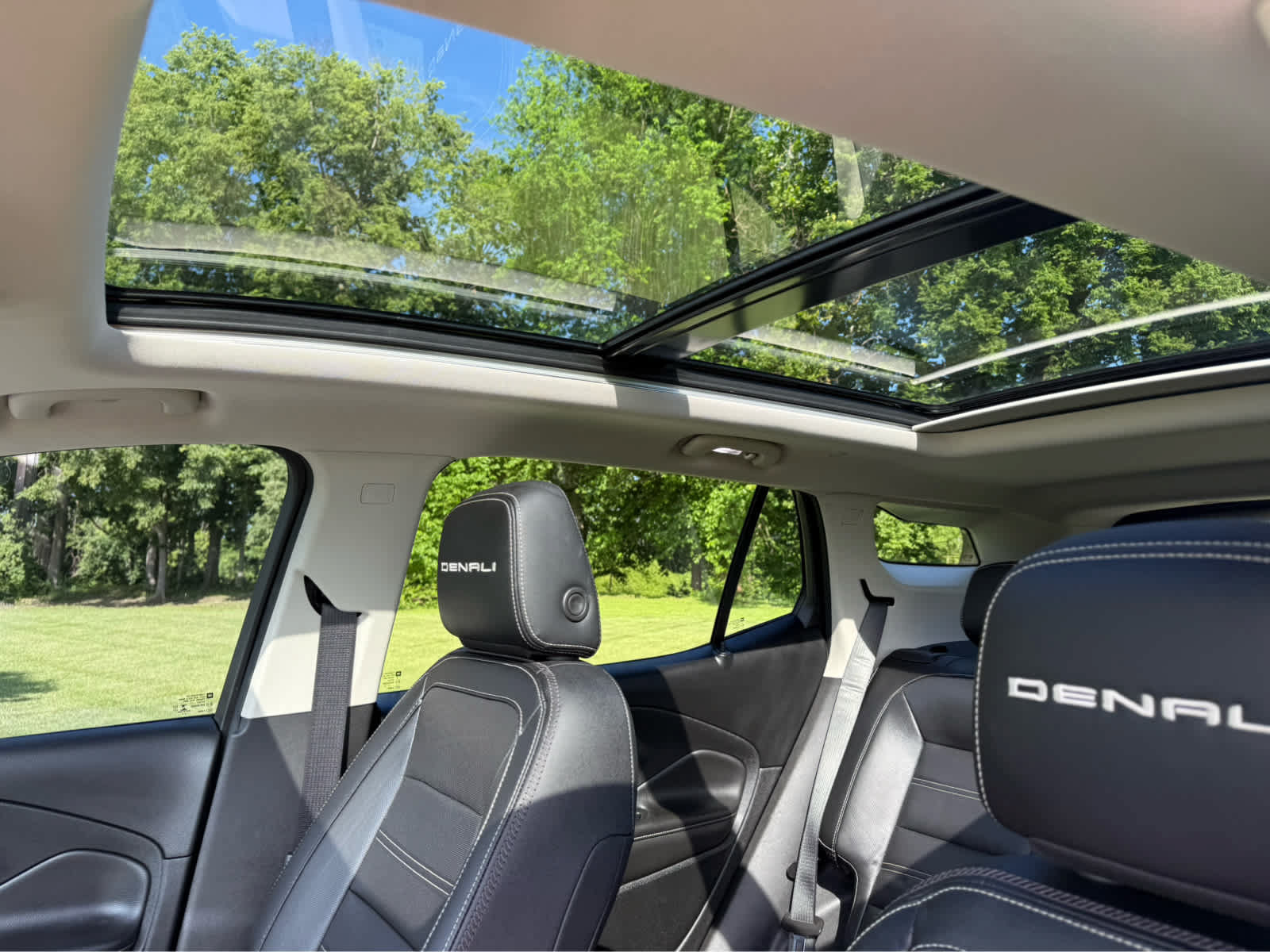 Used 2022 GMC Terrain Denali w/ LPO, Floor Liner Package AWD/4WD image 10