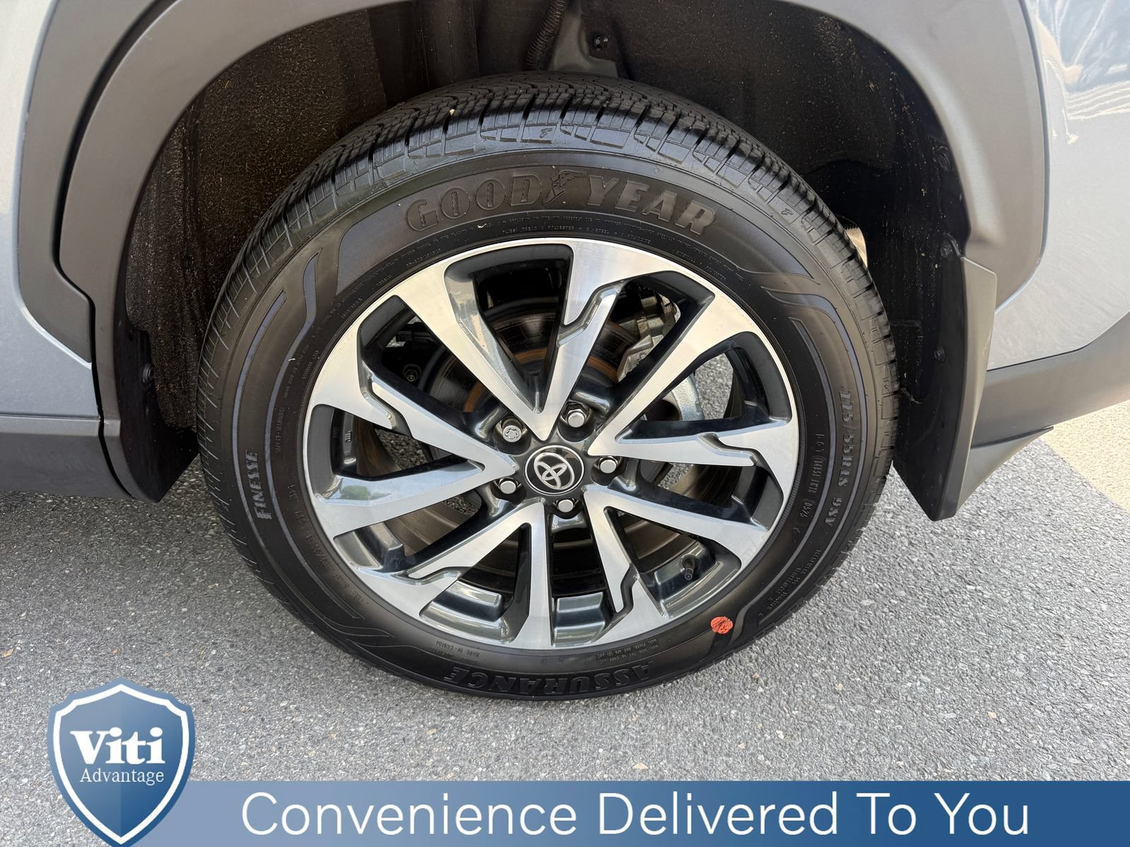 Used 2025 Toyota Corolla Cross XLE w/ Convenience Package AWD/4WD image 13