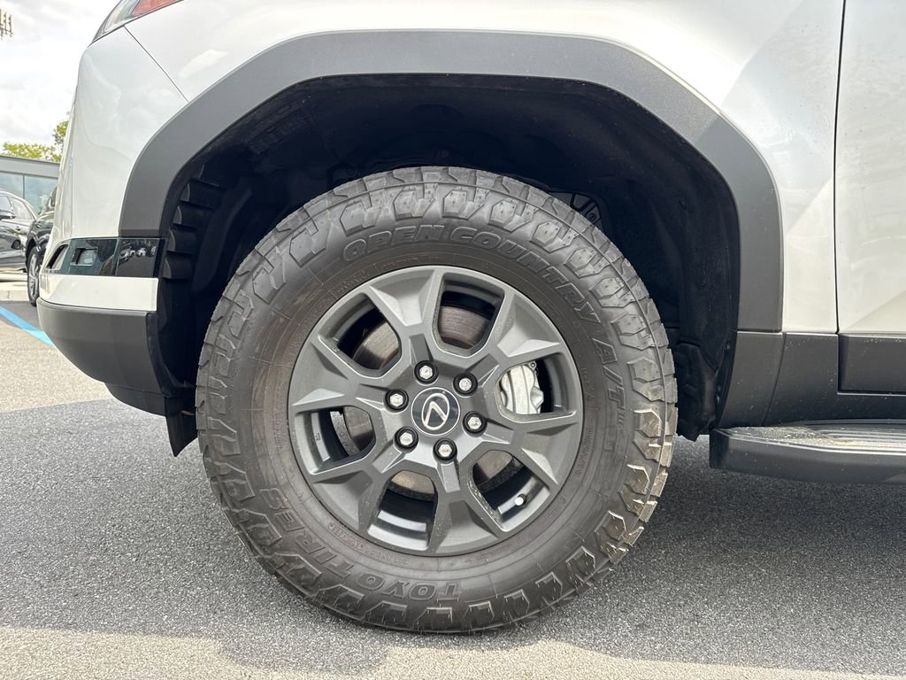 Used 2024 Lexus GX 550 image 11