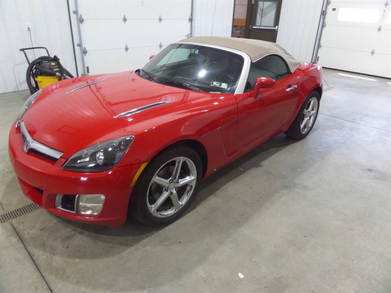 Used 2007 Saturn Sky Red Line RWD image 1