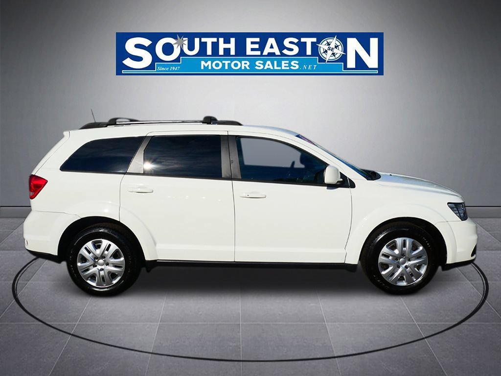 Used 2019 Dodge Journey SE w/ Connectivity Group FWD image 8