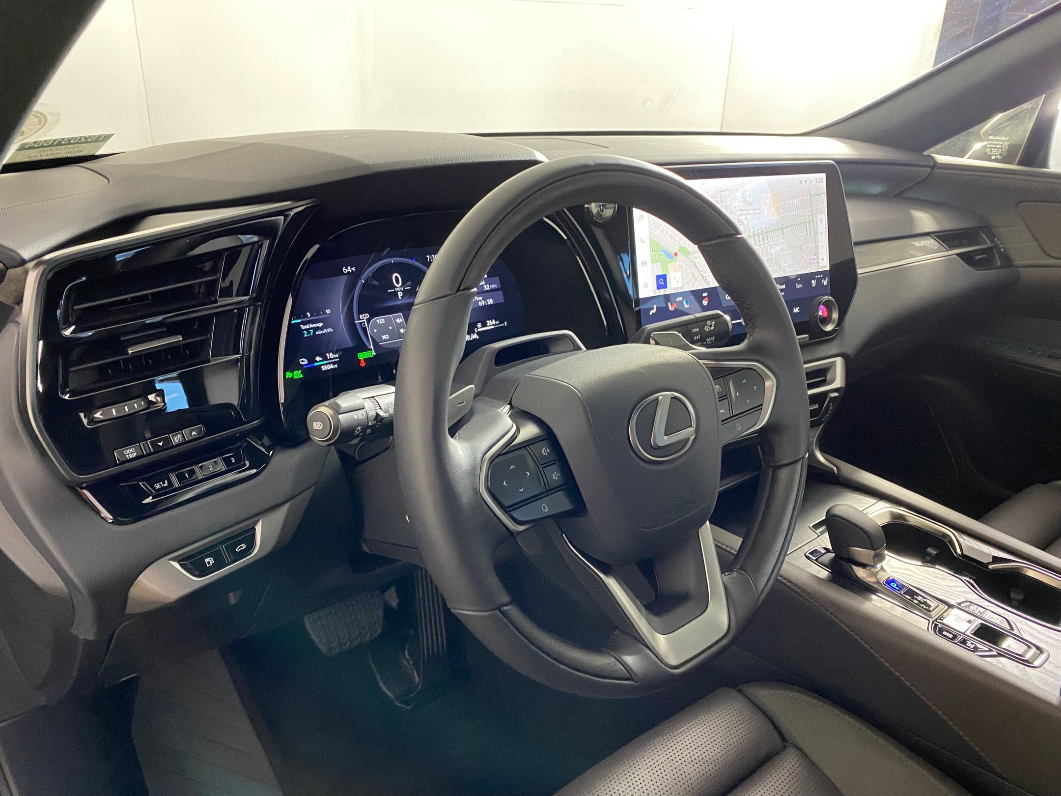 Used 2025 Lexus RX 450h AWD w/ Convenience Package image 4