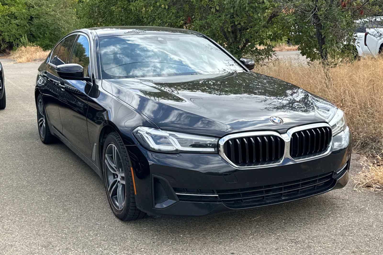 Used 2021 BMW 530i xDrive w/ Premium Package AWD/4WD image 3