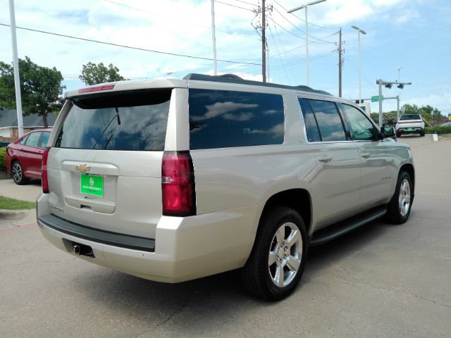 Used 2016 Chevrolet Suburban LT RWD image 6