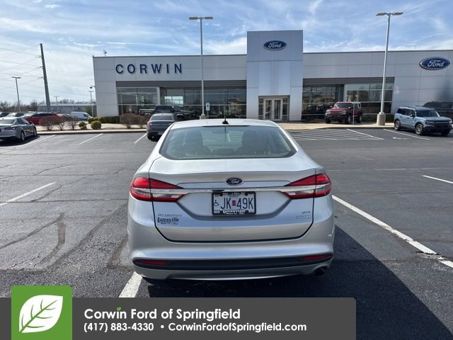 Used 2017 Ford Fusion SE image 9