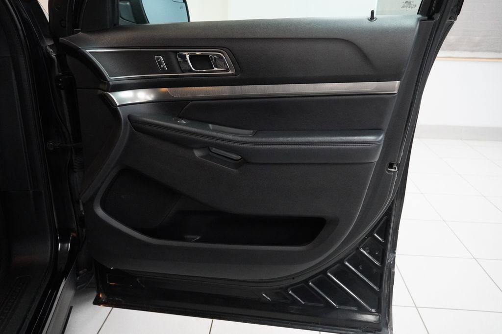 Used 2018 Ford Explorer XLT w/ Equipment Group 202A image 21