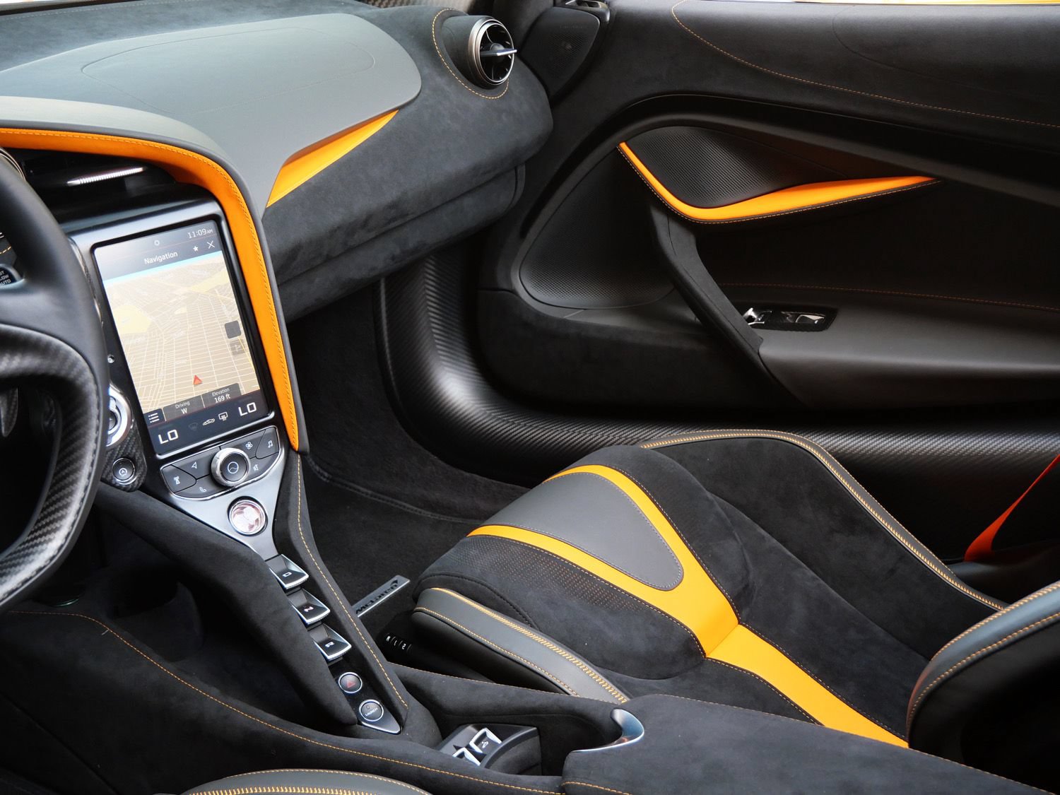 Used 2023 McLaren 720S Performance RWD image 24