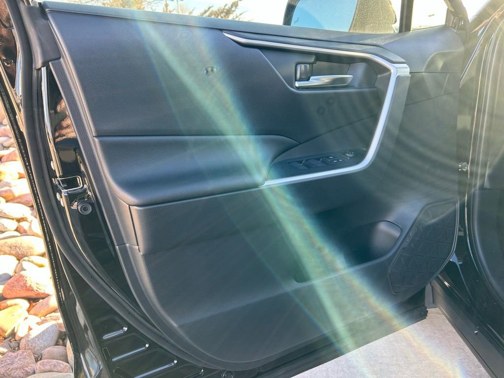 Used 2025 Toyota RAV4 XLE image 13