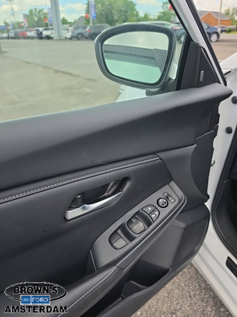 Used 2025 Nissan Sentra SV FWD image 11