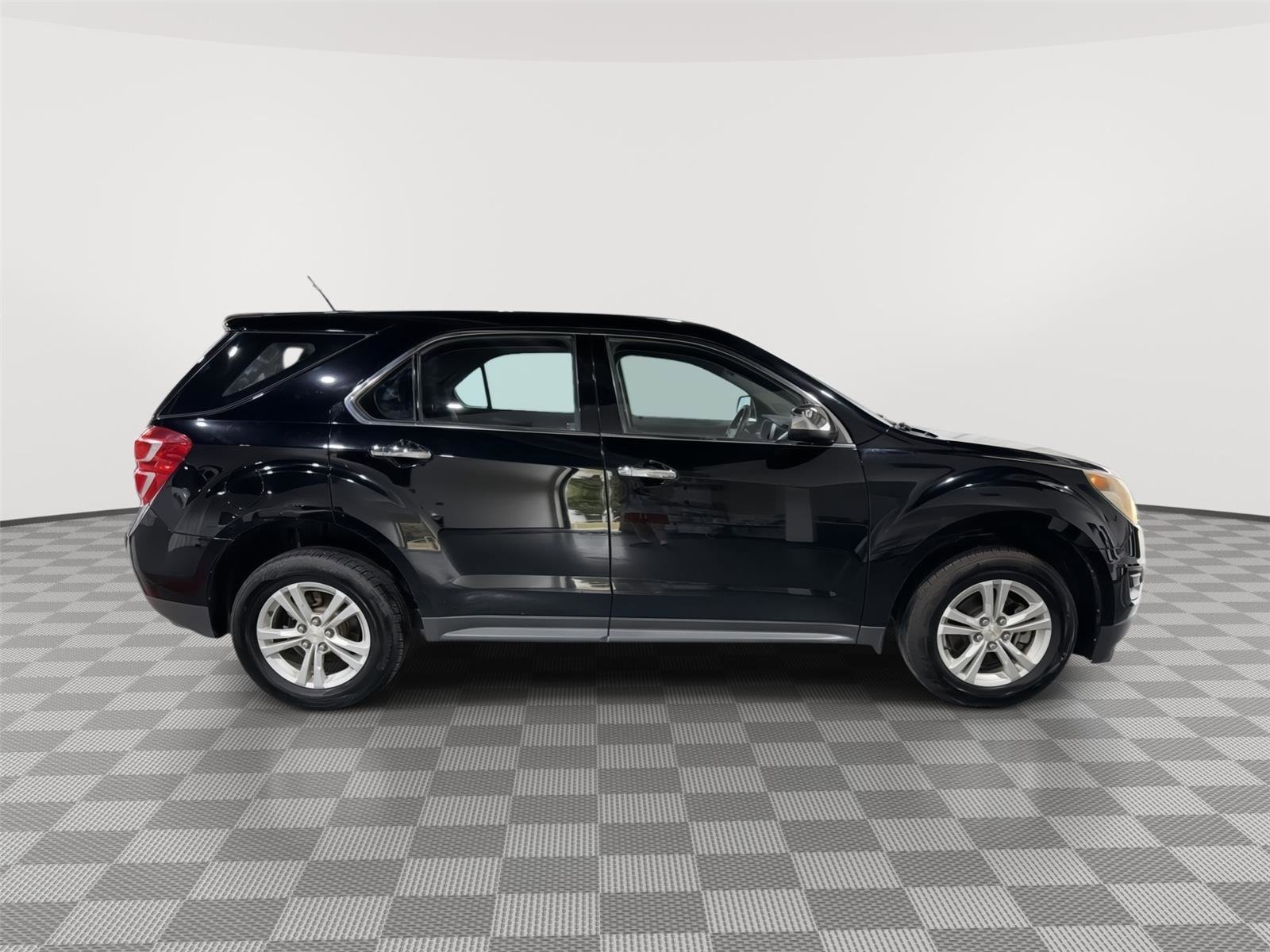 Used 2017 Chevrolet Equinox LS FWD image 6