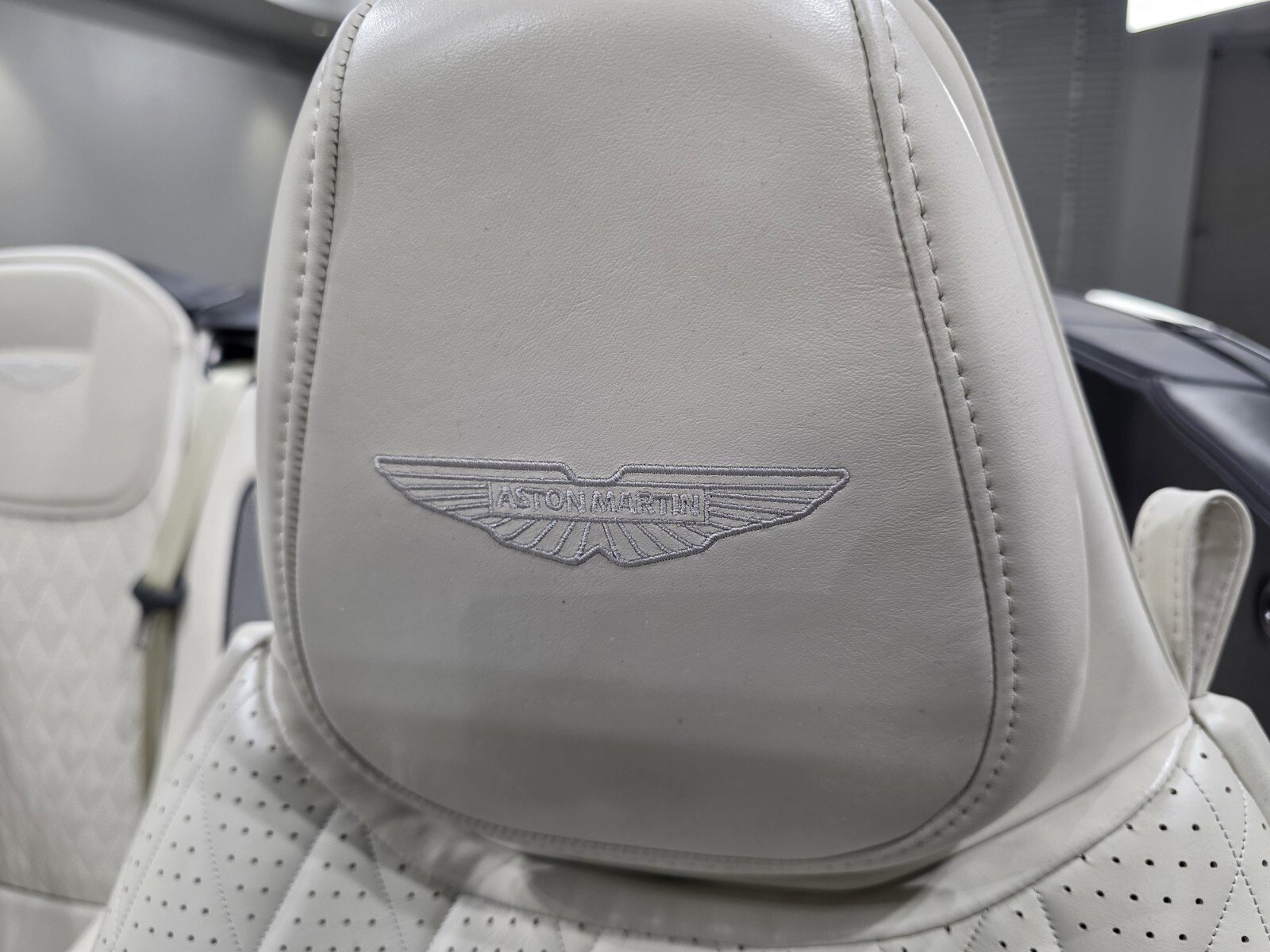 Used 2024 Aston Martin DB12 Volante image 5