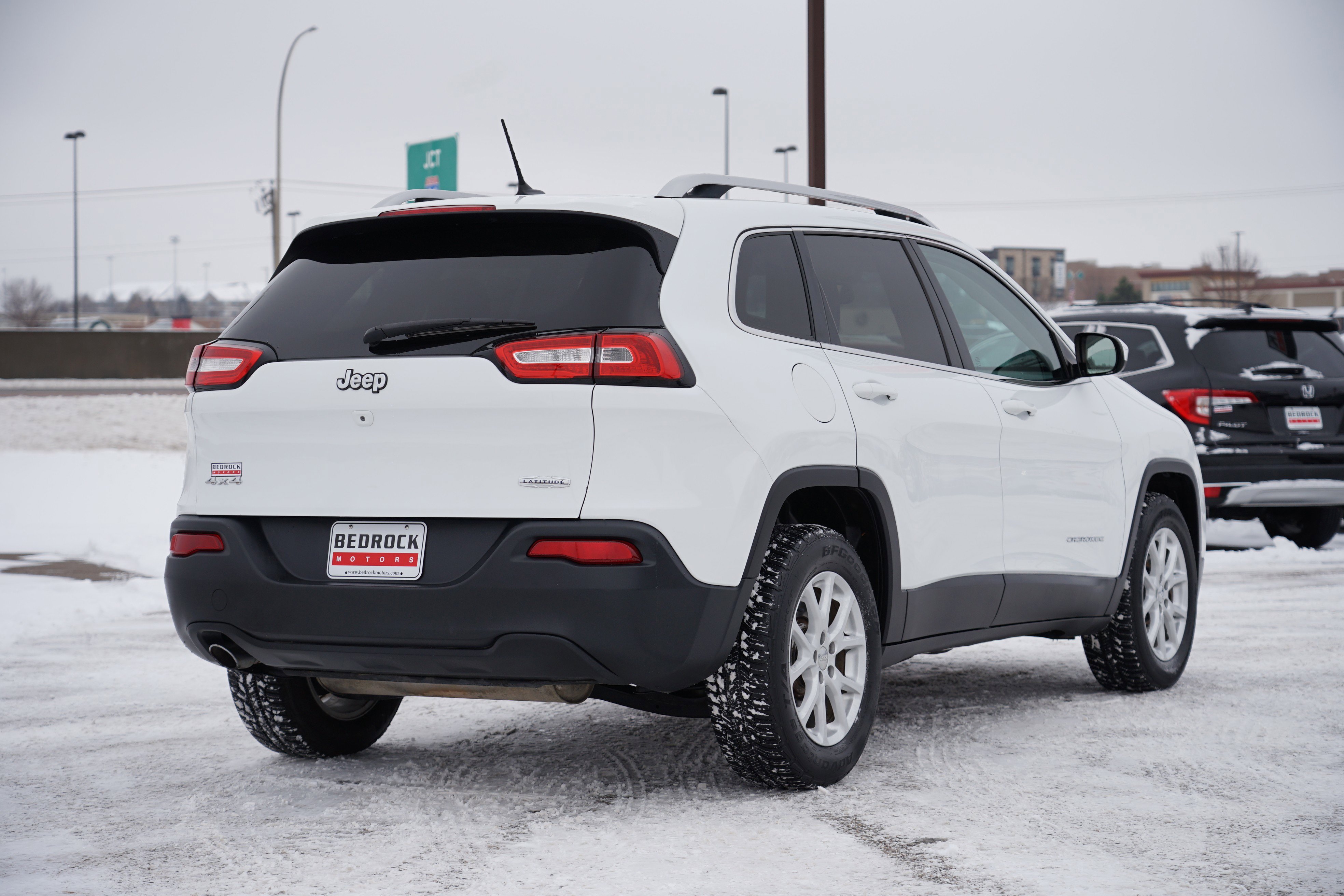 Used 2016 Jeep Cherokee Latitude w/ Cold Weather Group image 3