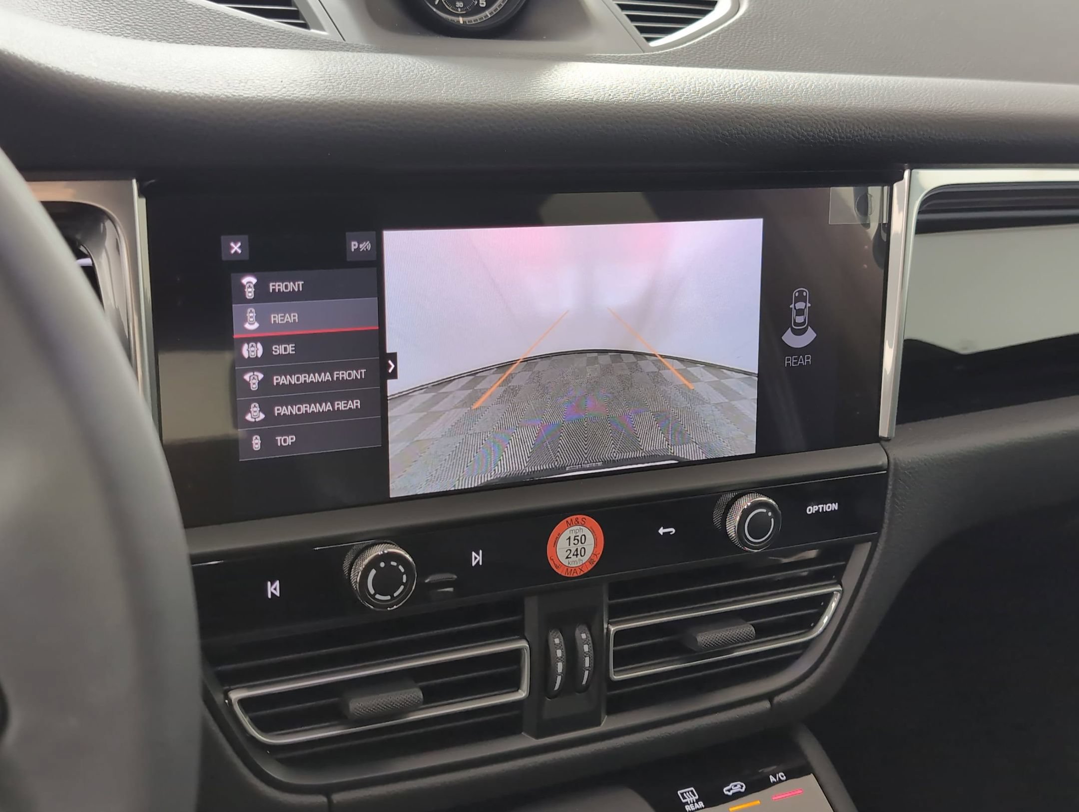 Certified 2025 Porsche Macan AWD/4WD image 22