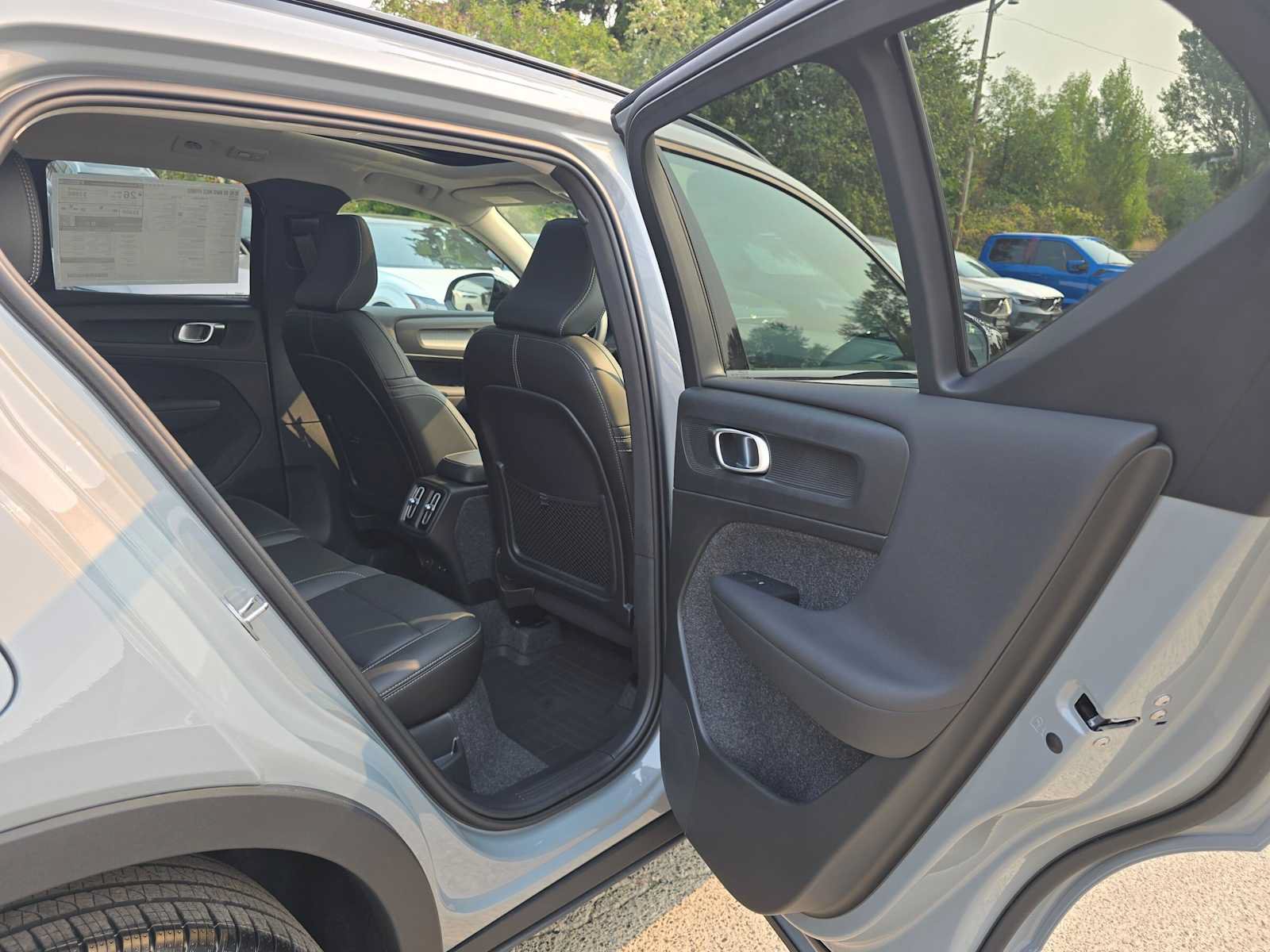 New 2026 Volvo XC40 B5 Ultra w/ Protection Package Premier AWD/4WD image 13