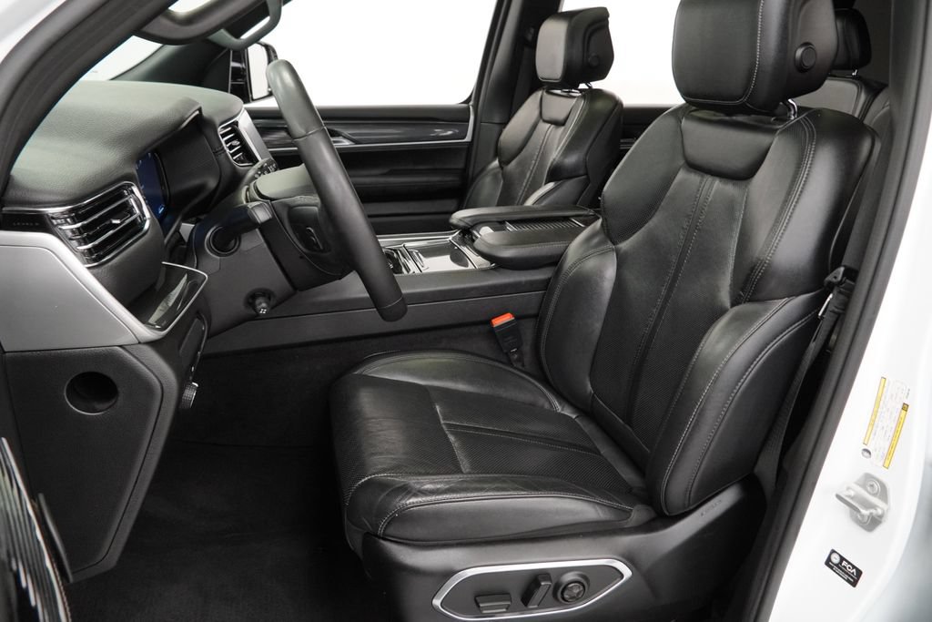 Certified 2023 Jeep Wagoneer 4WD w/ Premium Group I image 17