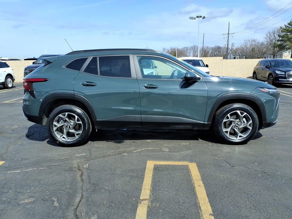 Used 2025 Chevrolet Trax LT image 8