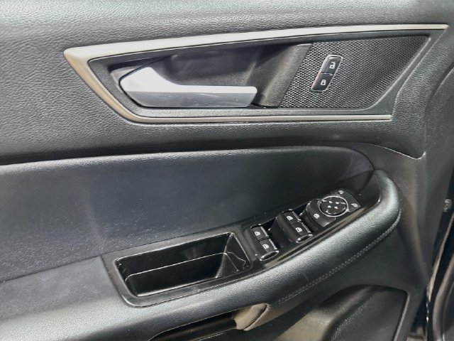 Used 2017 Ford Edge SEL w/ Equipment Group 201A AWD/4WD image 17