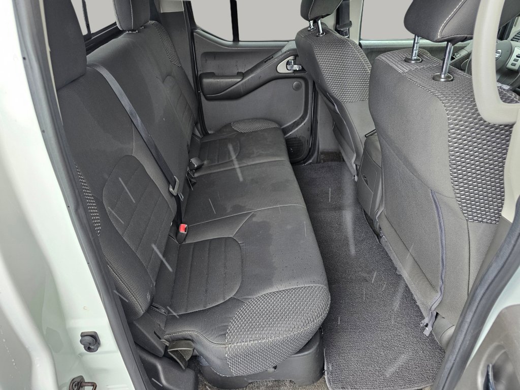 Used 2015 Nissan Frontier PRO-4X image 24