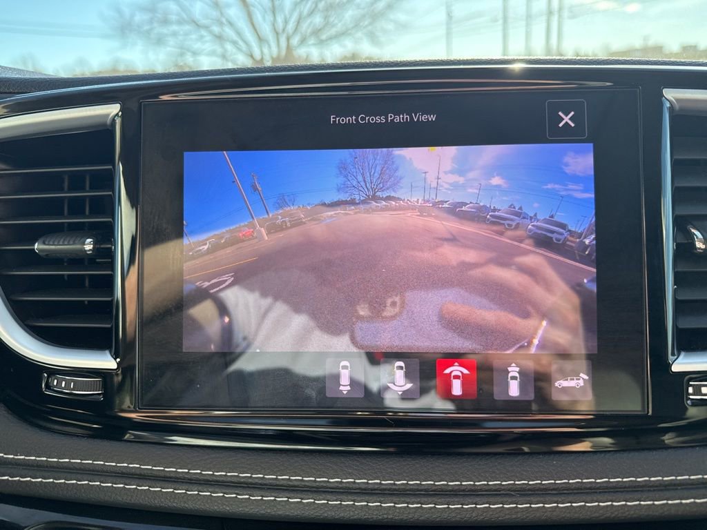 Used 2022 Chrysler Pacifica Limited w/ Uconnect Theater Family Group image 53