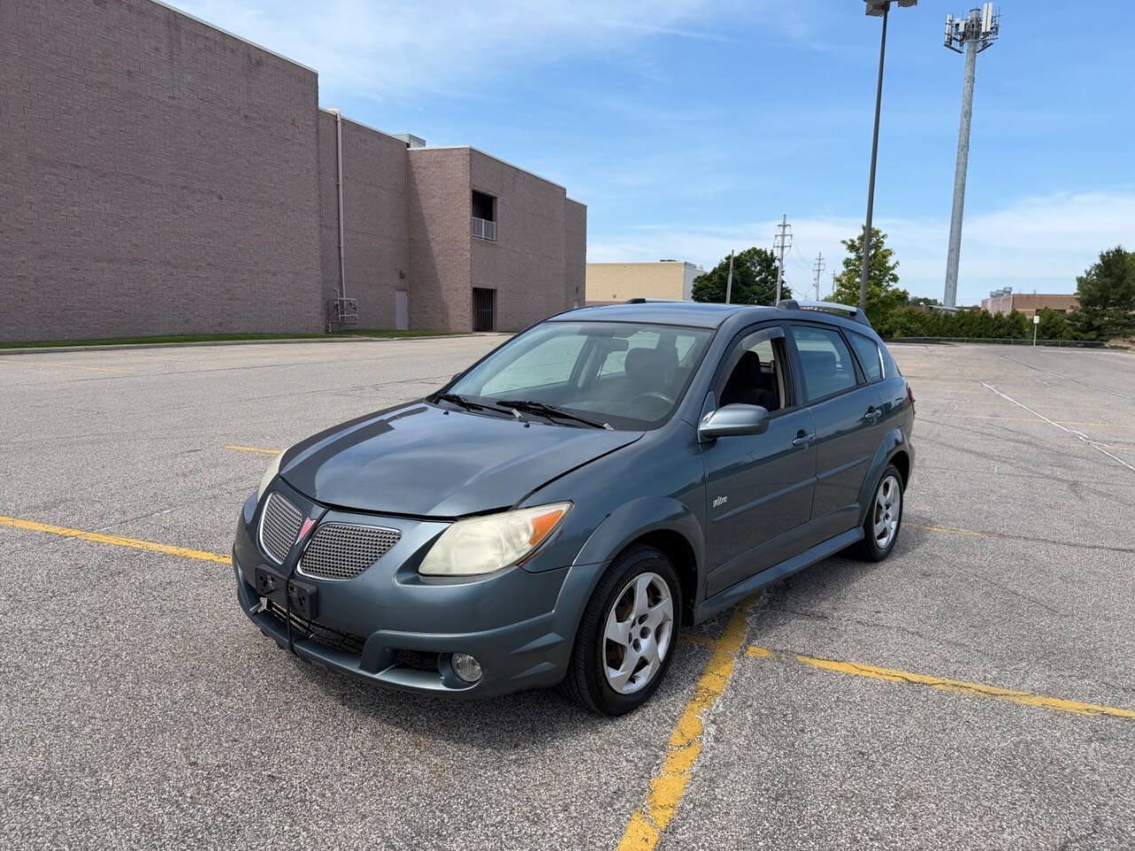 Used 2007 Pontiac Vibe w/ Sun And Sound Package FWD image 1